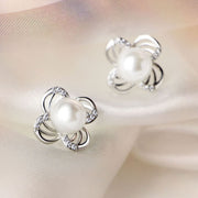 ピアス スタッドピアス レディース 女性 アクセサリー フラワーモチーフ お花 フェイクパール ラインストーン キラキラ シンプル エレガント おしゃれ 上品 かわいい ギフト プレゼント 婦人用 ファッション小物