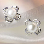 ピアス スタッドピアス レディース 女性 アクセサリー フラワーモチーフ お花 フェイクパール ラインストーン キラキラ シンプル エレガント おしゃれ 上品 かわいい ギフト プレゼント 婦人用 ファッション小物