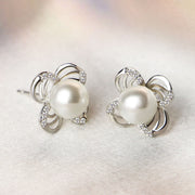 ピアス スタッドピアス レディース 女性 アクセサリー フラワーモチーフ お花 フェイクパール ラインストーン キラキラ シンプル エレガント おしゃれ 上品 かわいい ギフト プレゼント 婦人用 ファッション小物