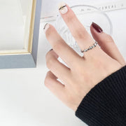 指輪 オープンリング レディース アクセサリー 女性 婦人 フリーサイズ シルバーカラー シンプル おしゃれ サイズ調節可能 カジュアル ファッション小物 プレゼント