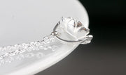 ペンダントトップ ペンダントヘッド ネックレスチャーム レディース 女性 アクセサリー 花 フラワー ジュエリー ファッション小物 おしゃれ シンプル きらきら かわいい 上品 きれいめ ギフト プレゼント 記念日 お祝い 銀色 黄