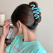 バンスクリップ ヘアクリップ 髪留め レディース 女性 ヘアアクセサリー ファッション雑貨 横長 幅広 ウェーブ 波型 無地 ブルー ホワイト ピンク シンプル カジュアル ポップ 可愛い キュート フェミニン おしゃれ
