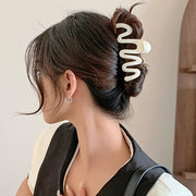 バンスクリップ ヘアクリップ 髪留め レディース 女性 ヘアアクセサリー ファッション雑貨 横長 幅広 ウェーブ 波型 無地 ブルー ホワイト ピンク シンプル カジュアル ポップ 可愛い キュート フェミニン おしゃれ