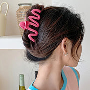 バンスクリップ ヘアクリップ 髪留め レディース 女性 ヘアアクセサリー ファッション雑貨 横長 幅広 ウェーブ 波型 無地 ブルー ホワイト ピンク シンプル カジュアル ポップ 可愛い キュート フェミニン おしゃれ