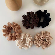 シュシュ 同色２個セット ヘアゴム レディース ヘアアクセサリー ファッション小物 ブラック ベージュ 大人 可愛い 髪留め 髪飾り まとめ髪 かわいい 太め 柔らかい 秋冬 モコモコ