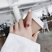 指輪 オープンリング レディース 女性 アクセサリー ラインストーン キラキラ フラワー お花 フリーサイズ 可愛い おしゃれ 上品 大人女子 デート 記念日 誕生日 パーティー 2次会 贈り物 ギフト プレゼント お出かけ ファッション小物