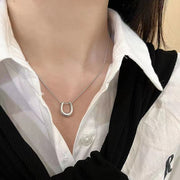 ネックレス レディース 女性用 アクセサリー 馬てい 馬蹄 蹄鉄型 ホースシュー おしゃれ かわいい シンプル カジュアル デイリー お出かけ 普段使い ギフト プレゼント 贈り物