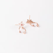 ピアス スタッドピアス 両耳用 レディース 女性 アクセサリー 耳飾り フラワー 桜 ラインストーン 揺れる シンプル かわいい 上品 キュート ガーリー 定番 おしゃれ プレゼント ギフト 記念日 フォーマル パーティ お出かけ 金色