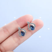 スタッドピアス アクセサリー レディース 女性用 ラインストーン ビジュー しずく型 小さめ おしゃれ かわいい キラキラ エレガント フェミニン お出かけ カジュアル デイリー 普段使い 婦人用 ファッション小物