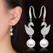フックピアス レディース アクセサリー 女性用 スワン 白鳥 フェイクパール 揺れる ゆらゆら おしゃれ かわいい お出かけ カジュアル デイリー 普段使い ギフト プレゼント フェミニン 婦人用 ファッション小物
