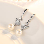 フックピアス レディース アクセサリー 女性用 スワン 白鳥 フェイクパール 揺れる ゆらゆら おしゃれ かわいい お出かけ カジュアル デイリー 普段使い ギフト プレゼント フェミニン 婦人用 ファッション小物