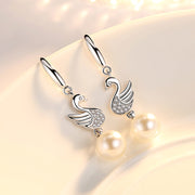 フックピアス レディース アクセサリー 女性用 スワン 白鳥 フェイクパール 揺れる ゆらゆら おしゃれ かわいい お出かけ カジュアル デイリー 普段使い ギフト プレゼント フェミニン 婦人用 ファッション小物