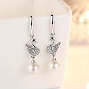 フックピアス レディース アクセサリー 女性用 スワン 白鳥 フェイクパール 揺れる ゆらゆら おしゃれ かわいい お出かけ カジュアル デイリー 普段使い ギフト プレゼント フェミニン 婦人用 ファッション小物