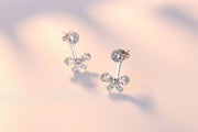 ピアス レディース 女性用 アクセサリー スタッドピアス きらきら リボンモチーフ ラインストーン ダイヤモンド風 シルバーカラー かわいい おしゃれ 上品 プレゼント ギフト 耳飾り