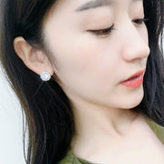 ピアス スタッドピアス 両耳用 アクセサリー レディース 女性 婦人 ラインストーン 花 フラワー 上品 かわいい おしゃれ ギフト プレゼント 贈り物 ファッション雑貨