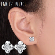 ピアス スタッドピアス 耳飾り 両耳用 レディース 女性 アクセサリー 花 フラワー ラインストーン ファッション小物 キャッチ付き おしゃれ シンプル 上品 かわいい きれいめ キュート キラキラ ギフト プレゼント 記念日 お祝い パーティ 誕生日 シルバー