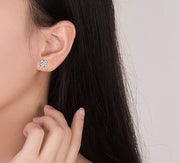 ピアス スタッドピアス 耳飾り 両耳用 レディース 女性 アクセサリー 花 フラワー ラインストーン ファッション小物 キャッチ付き おしゃれ シンプル 上品 かわいい きれいめ キュート キラキラ ギフト プレゼント 記念日 お祝い パーティ 誕生日 シルバー