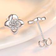 ピアス スタッドピアス 耳飾り 両耳用 レディース 女性 アクセサリー 花 フラワー ラインストーン ファッション小物 キャッチ付き おしゃれ シンプル 上品 かわいい きれいめ キュート キラキラ ギフト プレゼント 記念日 お祝い パーティ 誕生日 シルバー