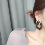 ピアス スタッドピアス レディース 女性 アクセサリー 大ぶり 大きめ リング 2連 シンプル 存在感 お洒落 大人可愛い お出かけ パーティ デイリー 耳飾り ファッション小物 婦人用 プレゼント ギフト