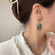 ピアス スタッドピアス レディース 女性 アクセサリー 耳飾り 揺れる 大ぶり ストーン おしゃれ 華やか かわいい 上品 きれいめ プレゼント ギフト 半透明 お出かけ パーティ お呼ばれ 赤 灰 黄