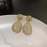 ピアス スタッドピアス レディース 女性 アクセサリー 耳飾り 揺れる 大ぶり ストーン おしゃれ 華やか かわいい 上品 きれいめ プレゼント ギフト 半透明 お出かけ パーティ お呼ばれ 赤 灰 黄