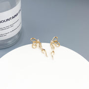 スタッドピアス ピアス アシンメトリー 両耳用 レディース 女性 アクセサリー 耳飾り 蝶々 リボン ラインストーン 華奢 かわいい おしゃれ きれいめ 上品 キラキラ お出かけ プレゼント ギフト 金色 銀色