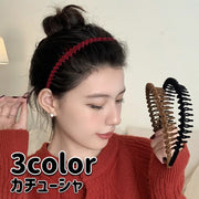 カチューシャ コーム付き ベロア調 ヘアアクセサリー レディース 女性用 髪留め 髪飾り ヘアアレンジ 無地 洗顔 メイク 可愛い おしゃれ 上品 綺麗 婦人用 ファッション小物 黒 ワイン ブラウン