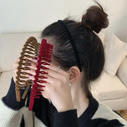 カチューシャ コーム付き ベロア調 ヘアアクセサリー レディース 女性用 髪留め 髪飾り ヘアアレンジ 無地 洗顔 メイク 可愛い おしゃれ 上品 綺麗 婦人用 ファッション小物 黒 ワイン ブラウン