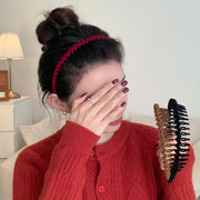 カチューシャ コーム付き ベロア調 ヘアアクセサリー レディース 女性用 髪留め 髪飾り ヘアアレンジ 無地 洗顔 メイク 可愛い おしゃれ 上品 綺麗 婦人用 ファッション小物 黒 ワイン ブラウン