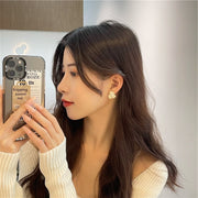 ピアス イヤリング スタッドピアス レディース 女性 アクセサリー 耳飾り ノンホールピアス フラワー 花 フェイクパール かわいい キュート シンプル ガーリー 上品 きれいめ お出かけ お呼ばれ プレゼント ギフト オフホワイト