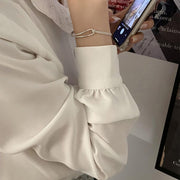 ブレスレット レディース アクセサリー チェーン シルバーカラー 結び目 ノット 華奢 細身 細い 細め 上品 おしゃれ シンプル サイズ調整可能 プレゼント ギフト 贈り物 ビジネス 仕事 普段使い クリスマス プレゼント 誕生日 母の日 メタル 金属