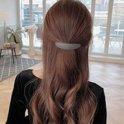 バレッタ ヘアクリップ 髪留め レディース ヘアアクセサリー まとめ髪 艶消し マット ヒョウ柄 シンプル ヘアアレンジ 無地 単色 三日月型 くすみカラー グリーン ブルー ピンク グレー