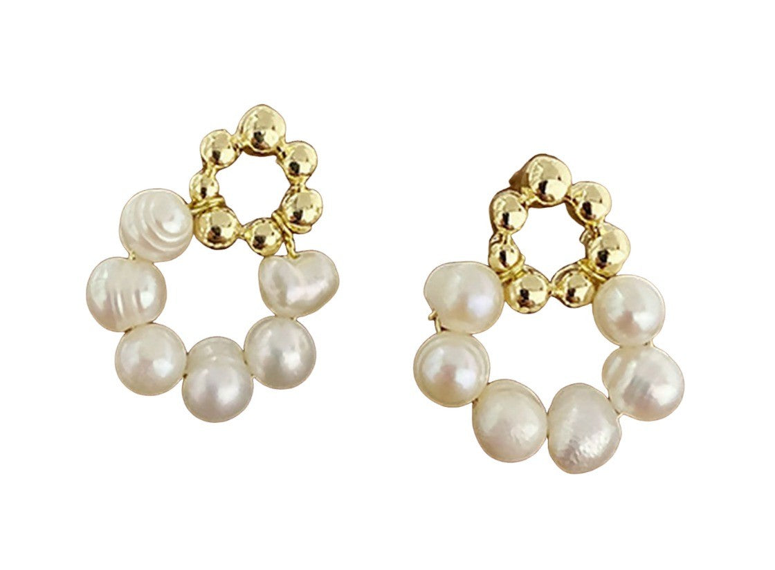 ピアス スタッドピアス フェイクパール サークルモチーフ フープ アクセサリー 女性 レディース お洒落 きれいめ 上品 エレガント オフィス 結婚式 プレゼント 誕生日 ゴールド