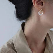 ピアス スタッドピアス フェイクパール サークルモチーフ フープ アクセサリー 女性 レディース お洒落 きれいめ 上品 エレガント オフィス 結婚式 プレゼント 誕生日 ゴールド