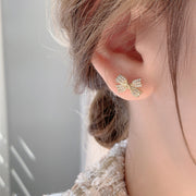 ピアス スタッドピアス ラインストーン フェイクパール リボン ロング ぶら下がり 揺れる バックキャッチピアス 2way アクセサリー ジュエリー レディース シンプル かわいい ガーリー エレガント 上品 パーティー フォーマル おしゃれ ゴールドカラー ラグジュアリー 結婚式 ファッション小物 大きめ 女性 プレゼント 贈り物 赤 白 ボール