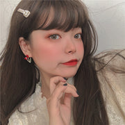 スタッドピアス レディース 女性用 アクセサリー チューリップモチーフ ゴールドカラー ナチュラル かわいい 存在感 カジュアル おしゃれ 耳飾り 普段使い 婦人 ファッション小物 プレゼント 贈り物 ギフト 誕生日 記念日 お出かけ