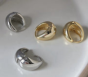 ピアス フープピアス リングピアス レディース 女性 アクセサリー 太め 丸み ラウンド シンプル ゴールドカラー シルバーカラー おしゃれ 大人可愛い 普段使い お出かけ ギフト プレゼント 婦人用