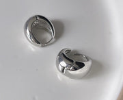 ピアス フープピアス リングピアス レディース 女性 アクセサリー 太め 丸み ラウンド シンプル ゴールドカラー シルバーカラー おしゃれ 大人可愛い 普段使い お出かけ ギフト プレゼント 婦人用