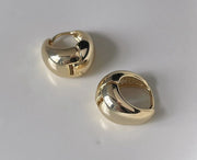 ピアス フープピアス リングピアス レディース 女性 アクセサリー 太め 丸み ラウンド シンプル ゴールドカラー シルバーカラー おしゃれ 大人可愛い 普段使い お出かけ ギフト プレゼント 婦人用