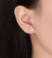 ピアス スタッドピアス レディース アクセサリー プレゼント 誕生日 シンプル 上品 かわいい 桜 花 フラワー ラインストーン 華奢 小ぶり ビジュー 宝石風 天然石風 ピンク シルバーカラー 普段使い お出かけ お呼ばれ 可愛い おしゃれ きれいめ 女性 彼女 妻 嫁 大人女子 婦人 ガールズ ギフト 贈り物 記念日 母の日 ホワイトデー クリスマス