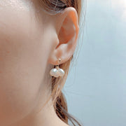 スタッドピアス フックピアス レディース 単品 女性用 アクセサリー ゴールドカラーフェイクパール バックキャッチ ボリューム 揺れる 上品 かわいい 高見え 大人可愛い キュート カジュアル おしゃれ 耳飾り 普段使い 婦人 普段使い ファッション小物 プレゼント 贈り物 ギフト お出かけ プチギフト  パーティー 2次会 結婚式 フォーマル   オフィス OL 会社  華やか 豪華 大ぶり    誕生日 記念日