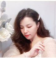 バレッタ 同デザイン2個セット ヘアアクセサリー レディース 女性 婦人用 フェイクパール ラインストーン キラキラ 華やか まとめ髪 ヘアアレンジ 髪留め ヘアクリップ おしゃれ 豪華 上品 アクセント お呼ばれ 結婚式 記念日 入学式 卒業式 発表会 フォーマル シンプル エレガント