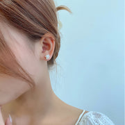 ピアス スタッドピアス バックキャッチピアス レディース 女性 アクセサリー アシンメトリー 猫 ネコ ねこ 肉球 パール風 フェイクパール ゴールドカラー かわいい