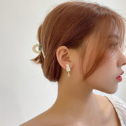 ピアス スタッドピアス バックキャッチピアス レディース 女性 アクセサリー アシンメトリー 猫 ネコ ねこ 肉球 パール風 フェイクパール ゴールドカラー かわいい