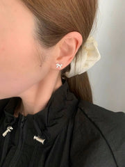 ピアス 韓国 レディース 三日月 リボン シンプル おしゃれ 可愛い トレンド 韓国っぽ キャッチピアス ポストピアス スタッドピアス クレセントムーン