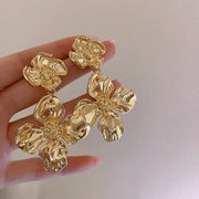 ピアス スタッドピアス キャッチピアス  大きめ 大振り ポストピアス レディース 女性 アクセサリー アクセ ゴールドカラー おしゃれ 上品 高級感 大人 お出かけ プレゼント 贈り物 存在感