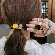 ヘアゴム ヘアアクセサリー 髪飾り レディース 女性 アクセサリー ビーズ ボール 丸 ストーン タグ ファッション小物 まとめ髪 ヘアアレンジ カジュアル かわいい キュート おしゃれ お出かけ 通勤 ギフト プレゼント 黄 ピンク 青 黒