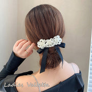 バレッタ レディース ヘアアクセサリー リボン フェイクパール パール調 大きめ 髪留め 髪飾り かわいい 上品 おしゃれ きれいめ フォーマル 女性 大人女子 卒業式 入学式 卒園式 ブラック 黒 落ち着いた雰囲気 エレガント