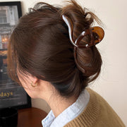 バンスクリップ ヘアクリップ レディース 女性 婦人 ヘアアクセサリー 髪飾り まとめ髪 後ろ髪 クロス ツイスト クリアカラー マットカラー ヘアアレンジ 簡単 シンプル おしゃれ 大ぶり 大きめ かわいい キュート ガーリー おしゃれ お出かけ 通勤 デイリー 茶 黒 緑 灰 ベージュ ピンク