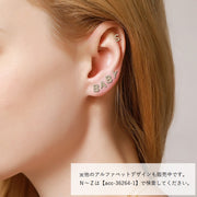 ピアス スタッドピアス 両耳用 レディース 女性 アクセサリー 耳飾り ラインストーン アルファベット 英字 単色 シンプル かわいい 上品 きらきら キュート ガーリー 定番 おしゃれ プレゼント ギフト 記念日 フォーマル パーティ お出かけ 金色